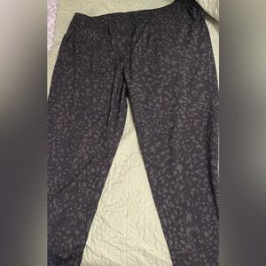 Cheetah print Gap runaround athletic pants
